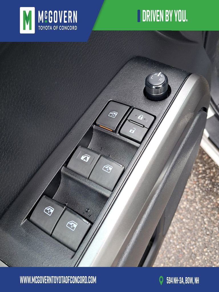 Used 2022 Toyota Tacoma SR5 AWD/4WD image 12
