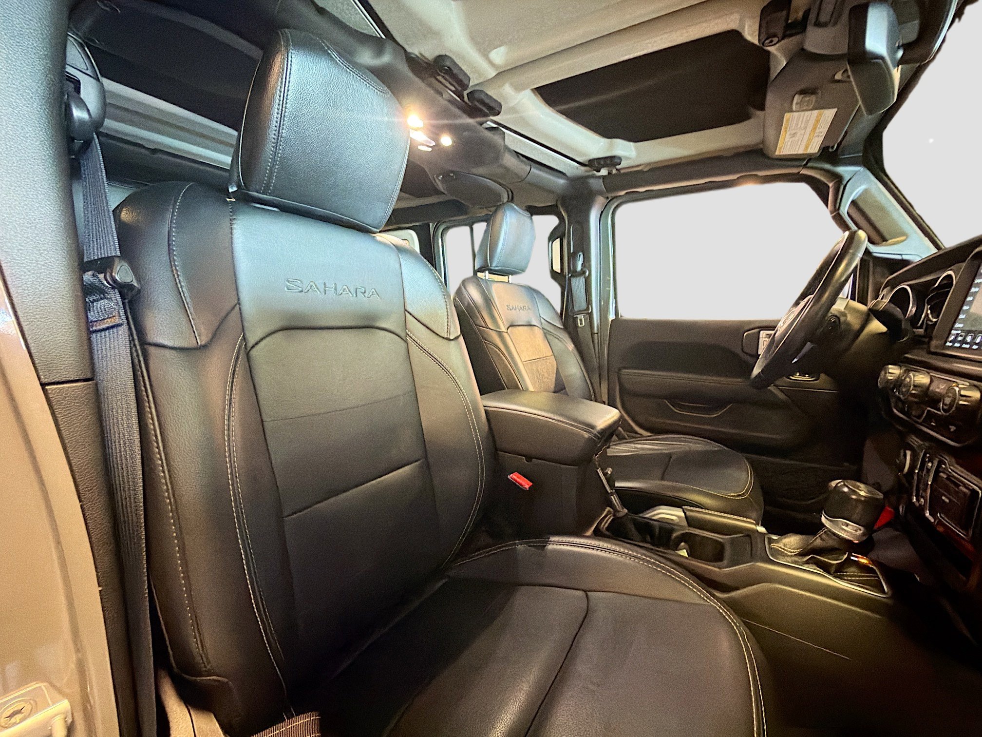 Used 2022 Jeep Wrangler Unlimited Sahara AWD/4WD image 30