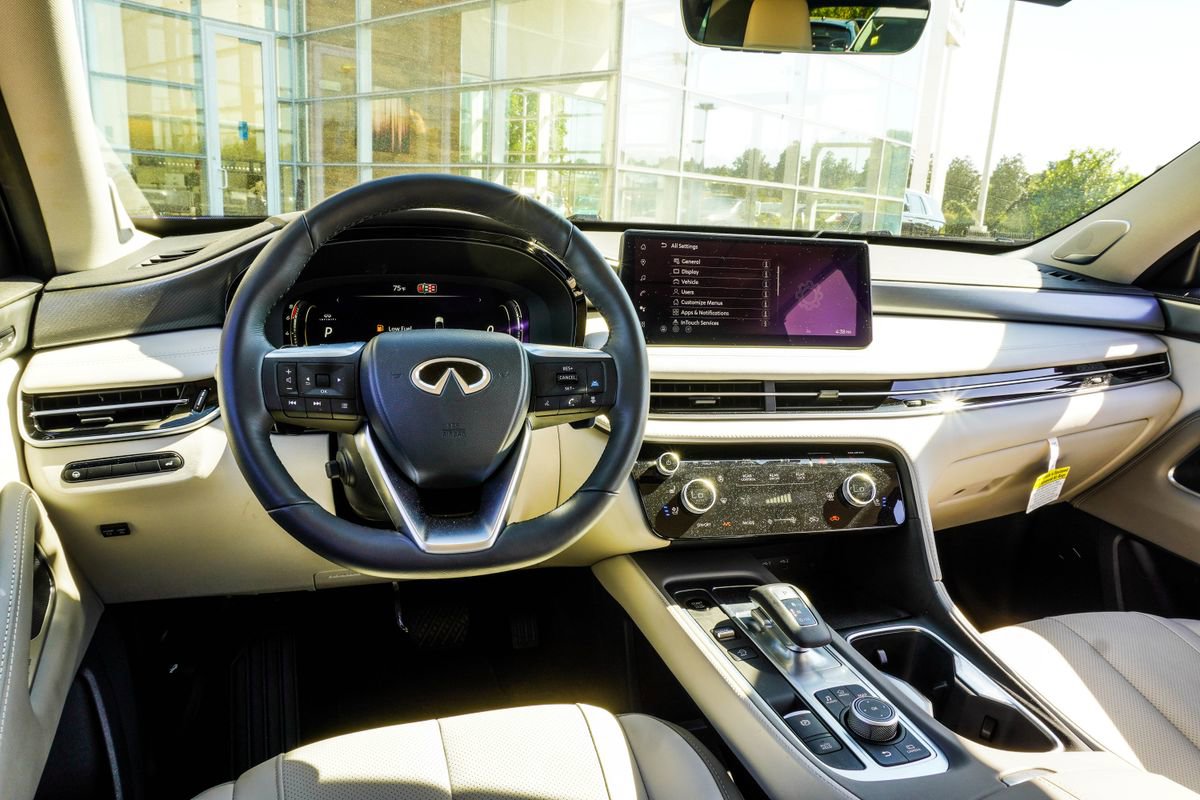 Certified 2026 INFINITI QX60 Luxe w/ Family Package FWD image 16