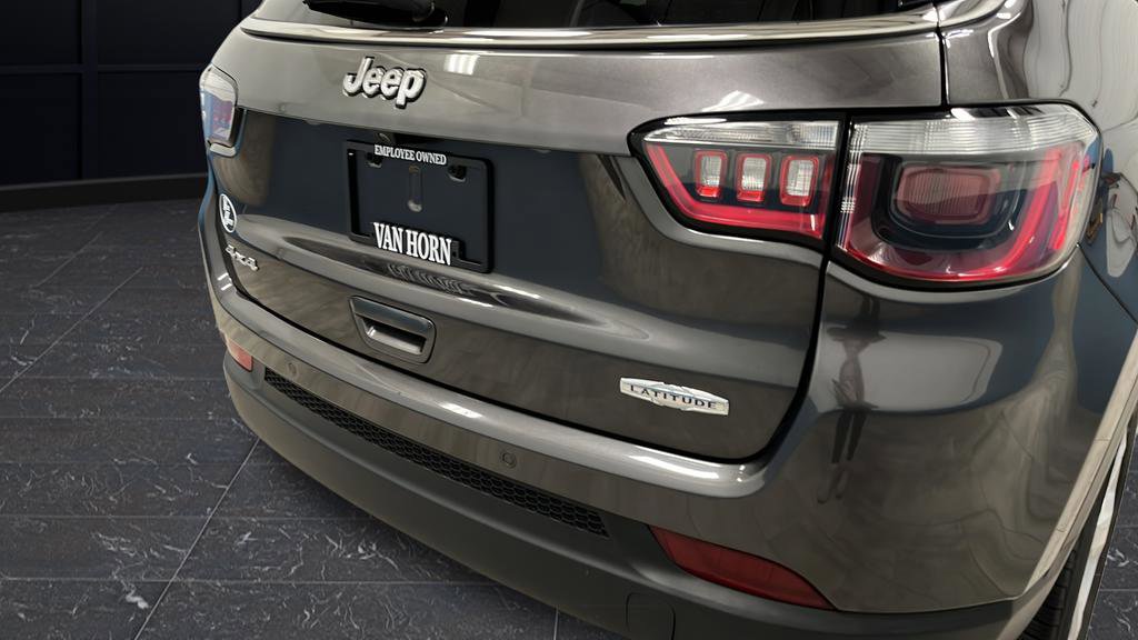 Used 2018 Jeep Compass Latitude w/ Popular Equipment Group AWD/4WD image 37