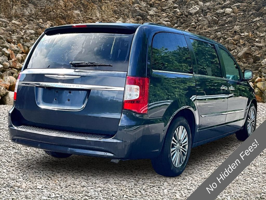 Used 2014 Chrysler Town & Country Touring-L w/ Driver Convenience Group FWD image 2