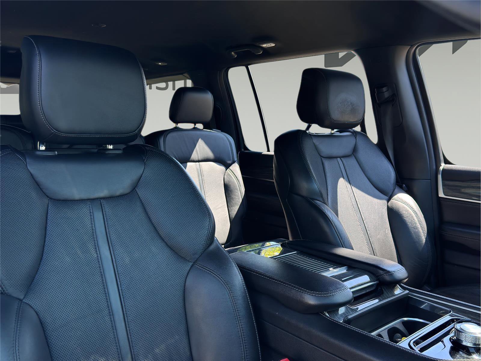 Used 2022 Jeep Wagoneer Series II AWD/4WD image 23