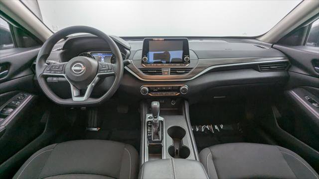 Used 2025 Nissan Altima 2.5 SV image 24