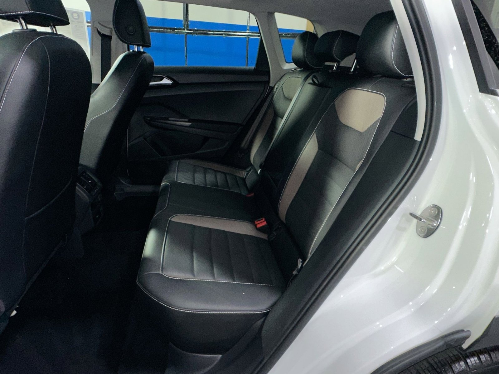 Used 2022 Volkswagen Taos SEL image 36