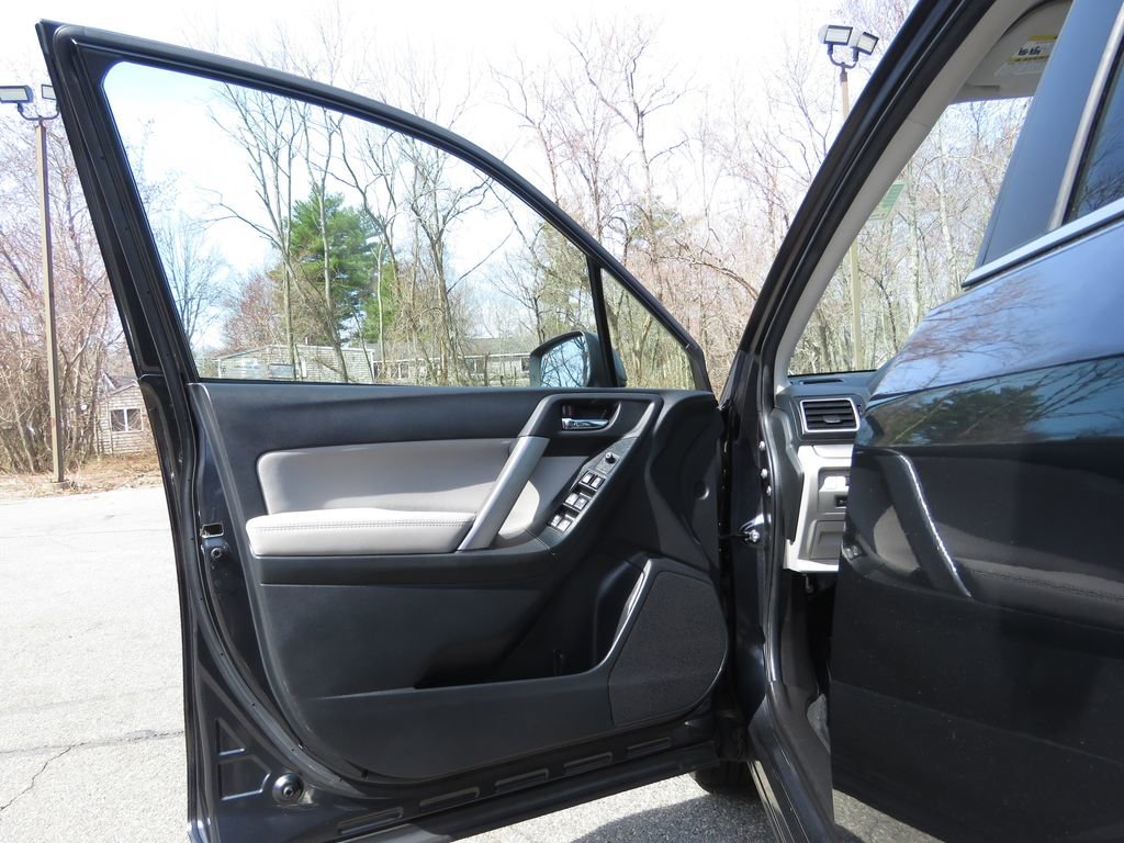 Used 2016 Subaru Forester 2.5i Limited AWD/4WD image 9