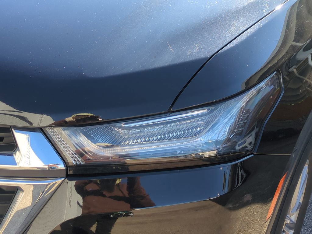 Used 2024 Chevrolet Traverse LT image 11