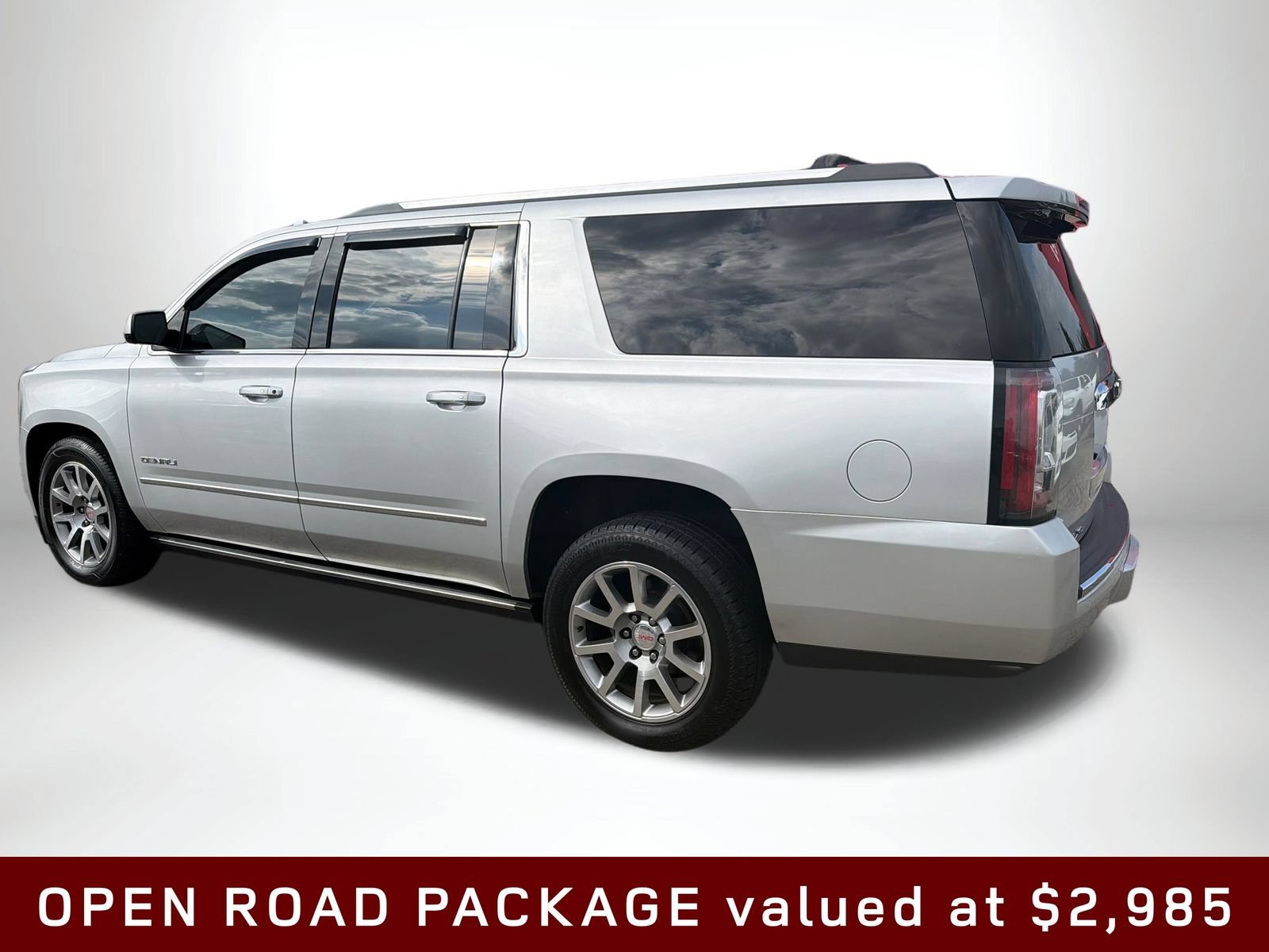 Used 2017 GMC Yukon XL Denali w/ Open Road Package AWD/4WD image 4