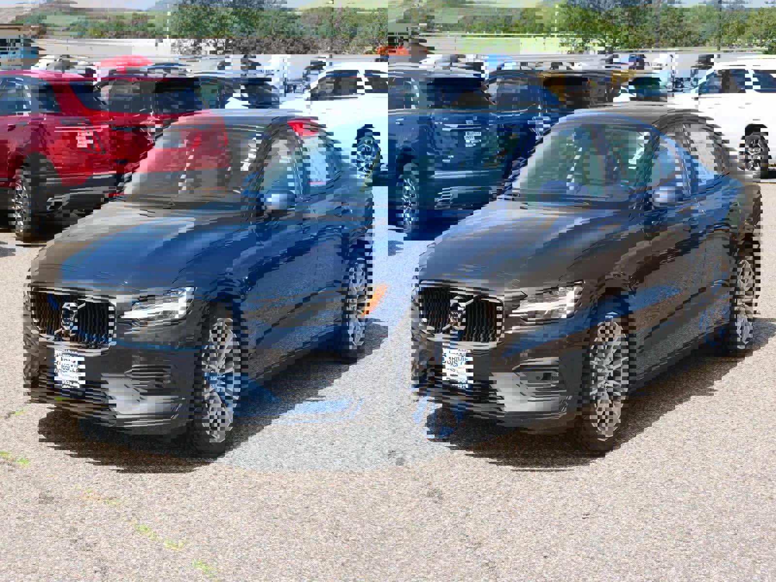 Used 2021 Volvo S60 T5 Momentum image 3