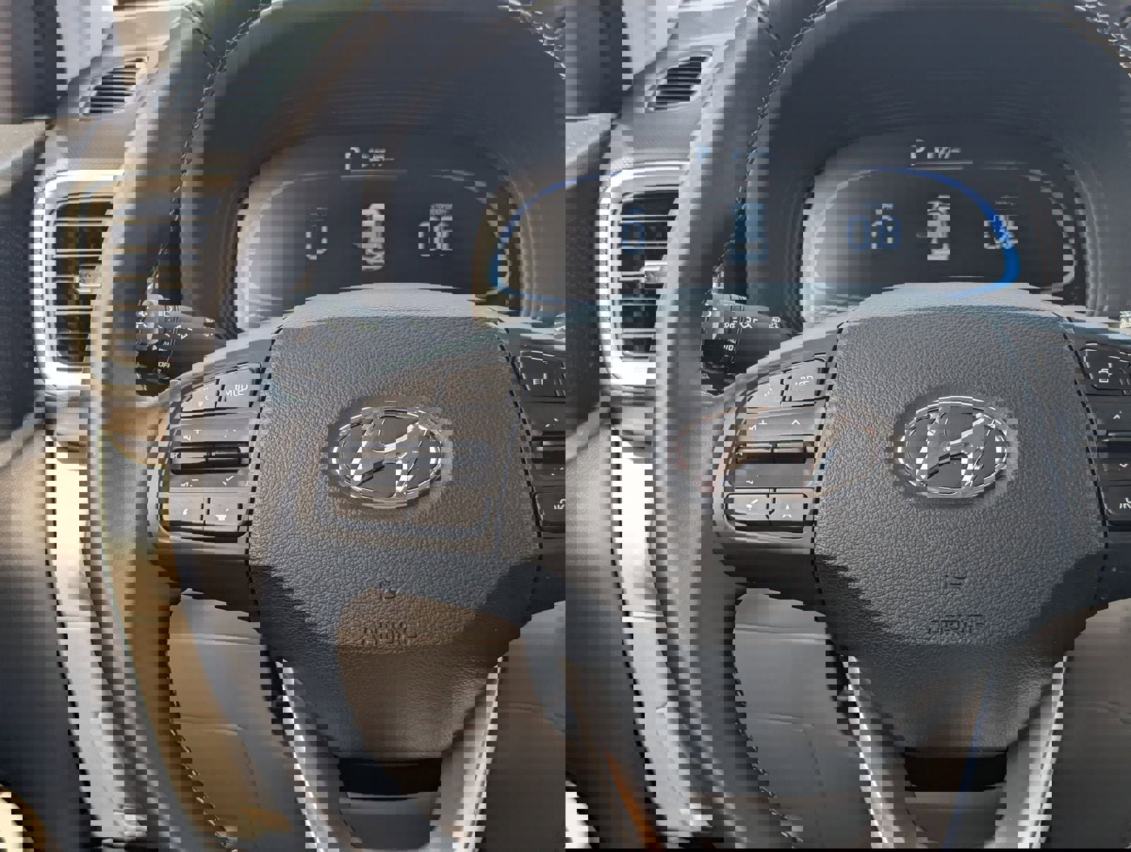 Used 2025 Hyundai Venue SEL image 24