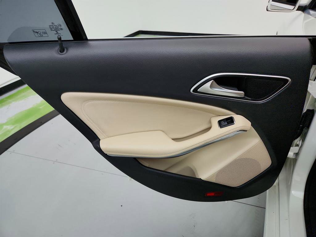 Used 2015 Mercedes-Benz CLA 250 image 22