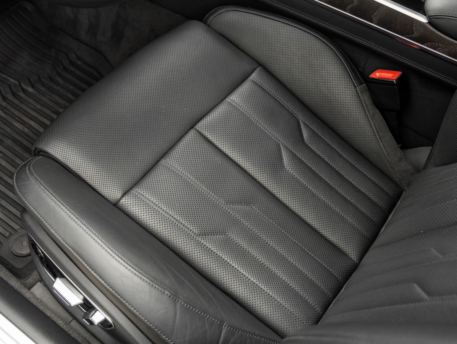 Used 2022 Audi A8 L 3.0T image 21