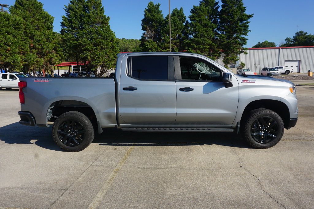 Used 2024 Chevrolet Silverado 1500 LT Trail Boss w/ Convenience Package II AWD/4WD image 22