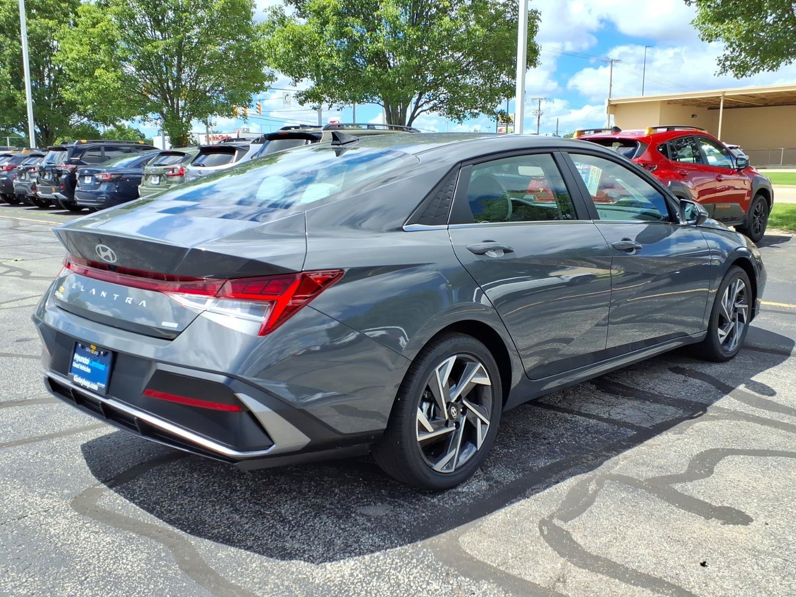 New 2025 Hyundai Elantra Limited FWD image 10