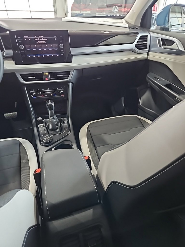 New 2026 Volkswagen Taos SE image 23