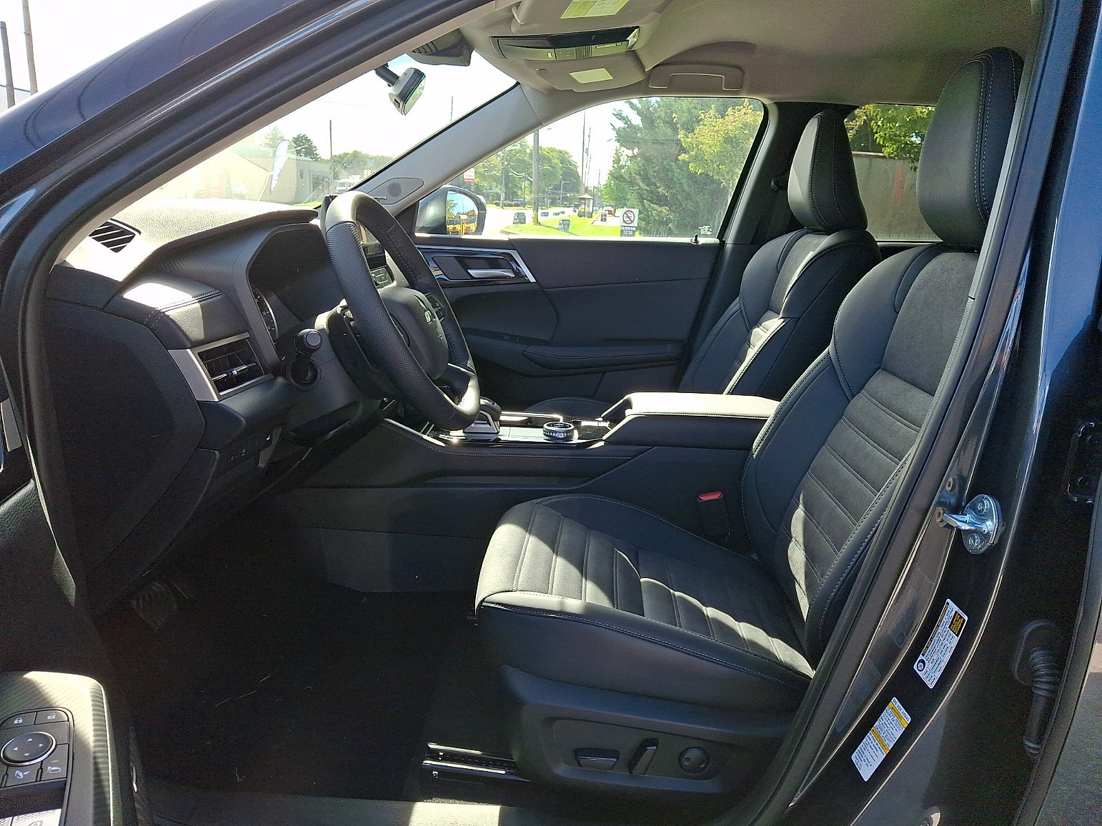 New 2026 Mitsubishi Outlander SE AWD/4WD image 12