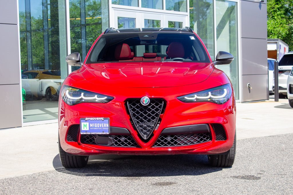 Used 2024 Alfa Romeo Stelvio Quadrifoglio image 2