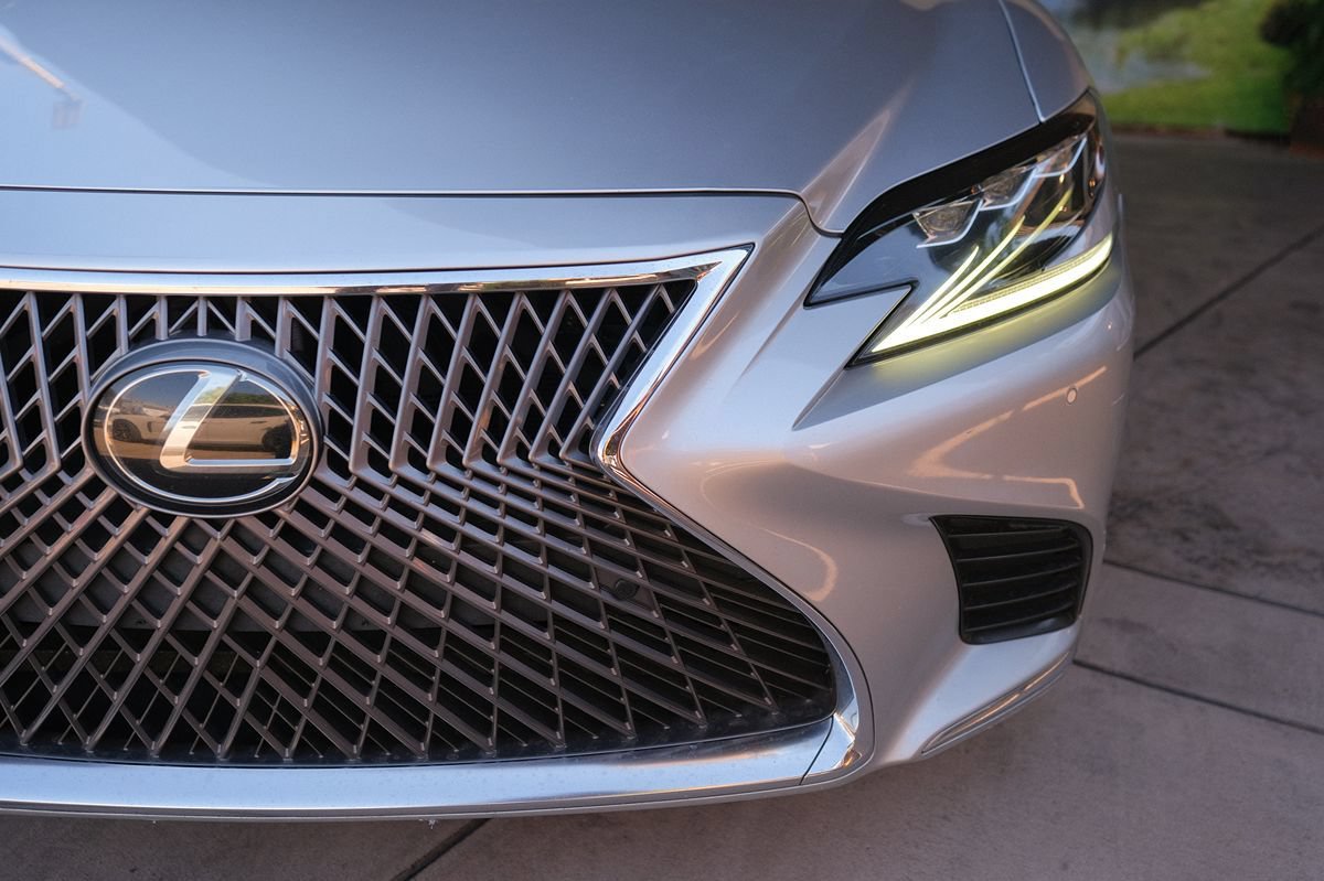 Used 2018 Lexus LS 500 w/ Accessory Package (Z2) RWD image 31