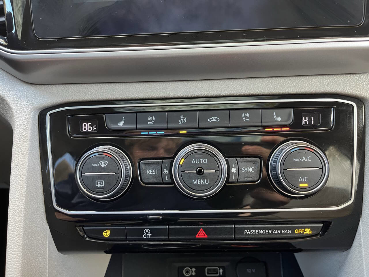 Used 2019 Volkswagen Atlas SEL Premium image 23