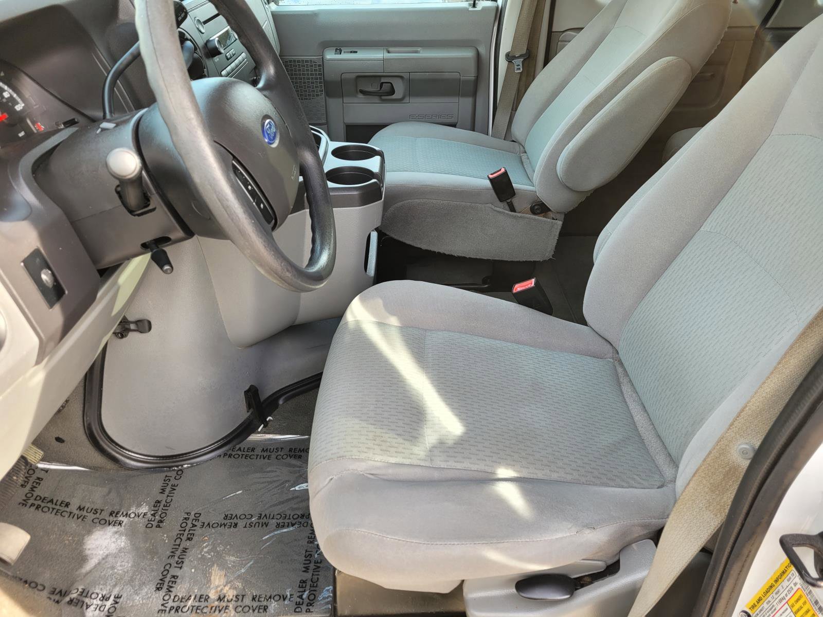 Used 2011 Ford E-350 and Econoline 350 XLT image 3