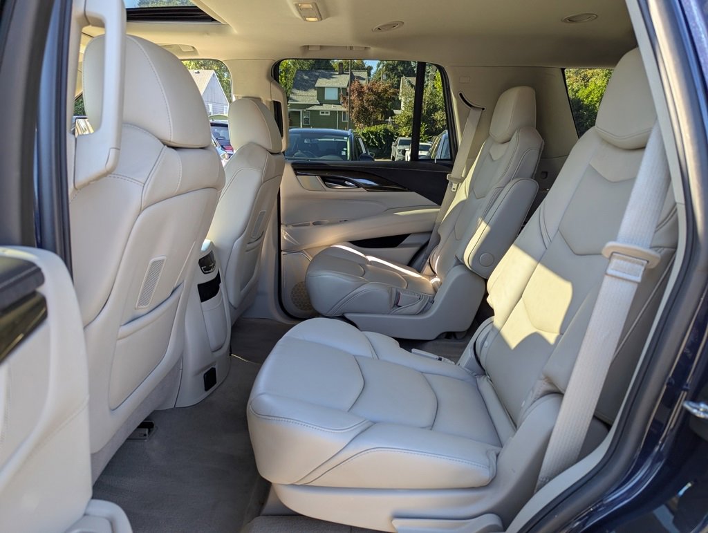 Used 2018 Cadillac Escalade Luxury image 31