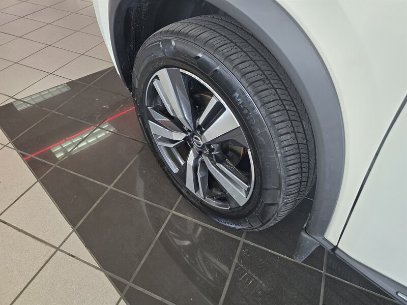 Used 2021 Nissan Rogue SL AWD/4WD image 38