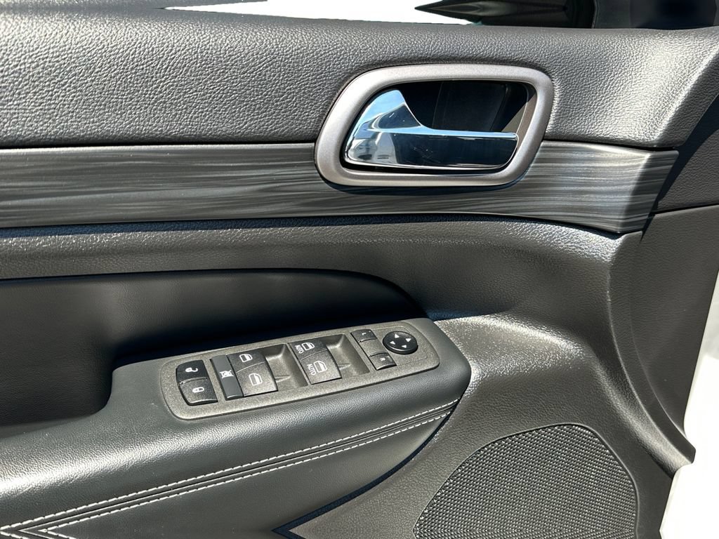 Used 2021 Jeep Grand Cherokee Freedom Edition AWD/4WD image 16