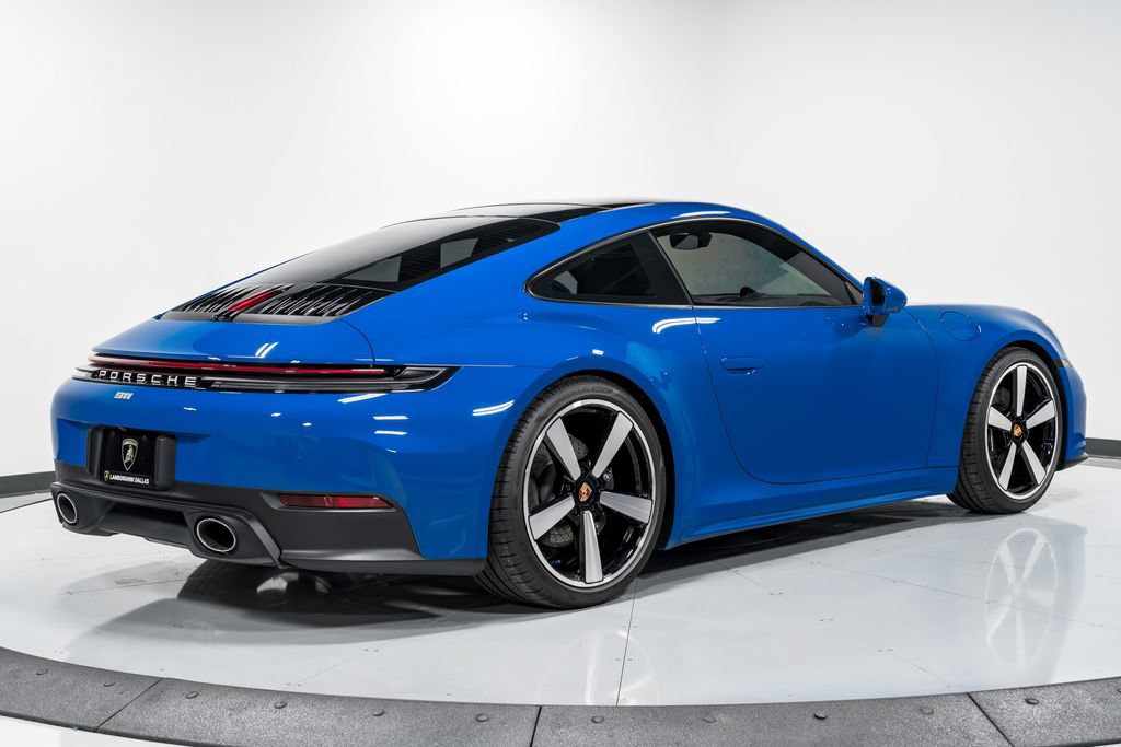 Used 2025 Porsche 911 Carrera RWD image 3