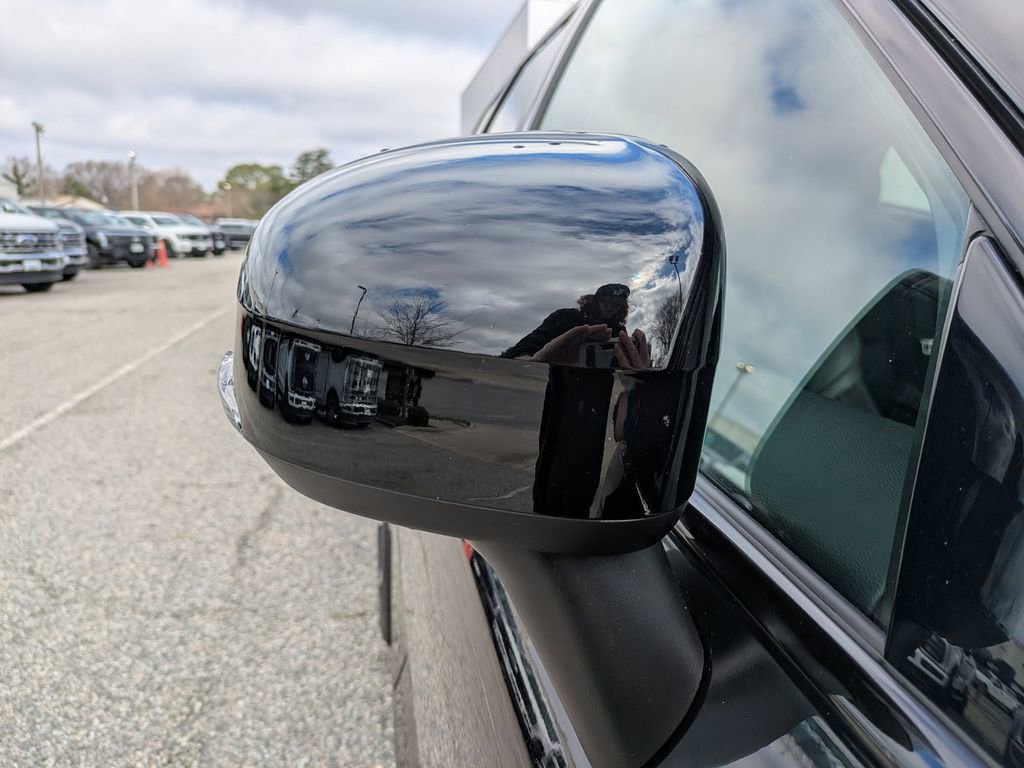 Certified 2024 Volvo XC60 B5 Ultimate w/ Protection Package Premier image 12