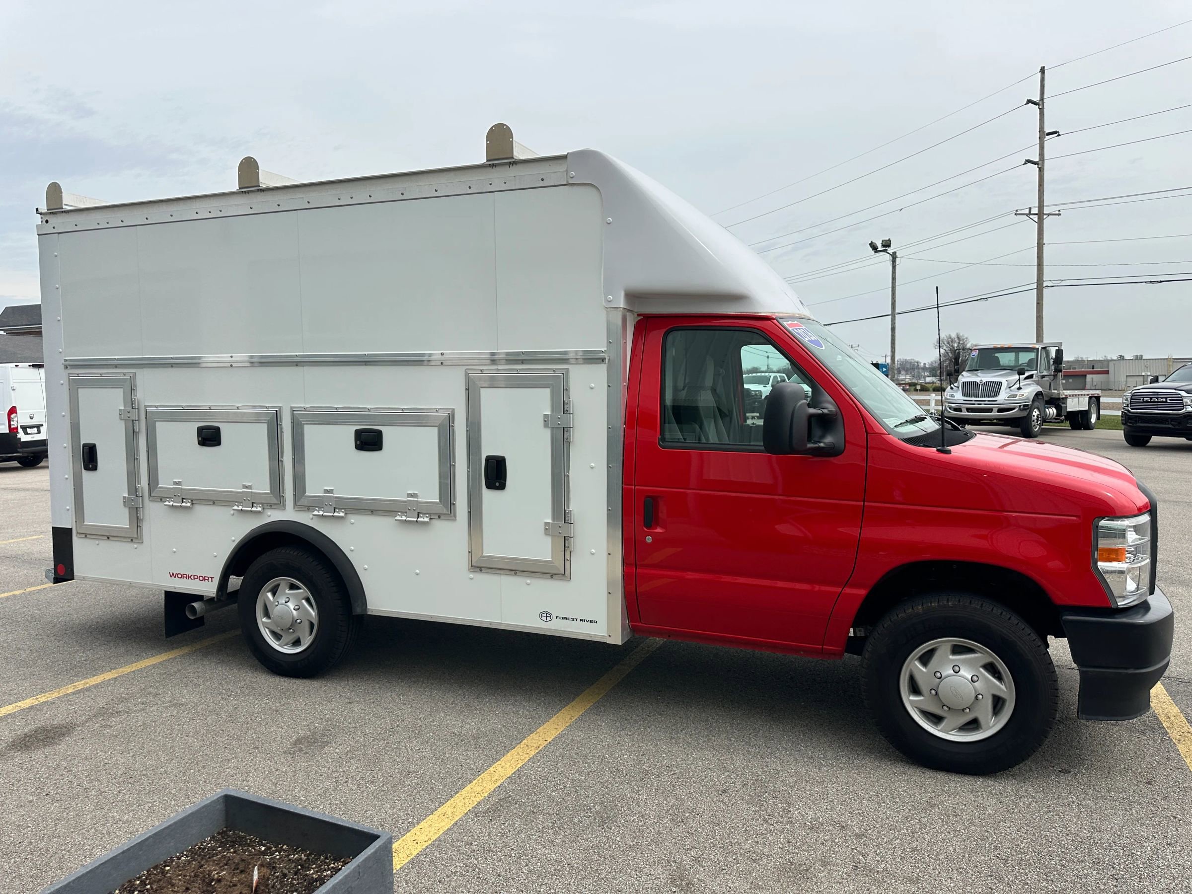 Used 2026 Ford E-350 and Econoline 350 Super Duty w/ Interior Upgrade Package image 13