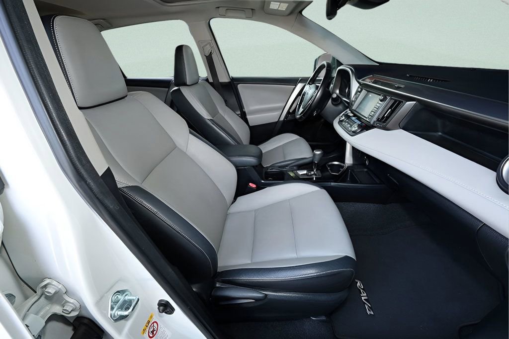 Used 2016 Toyota RAV4 Limited image 13
