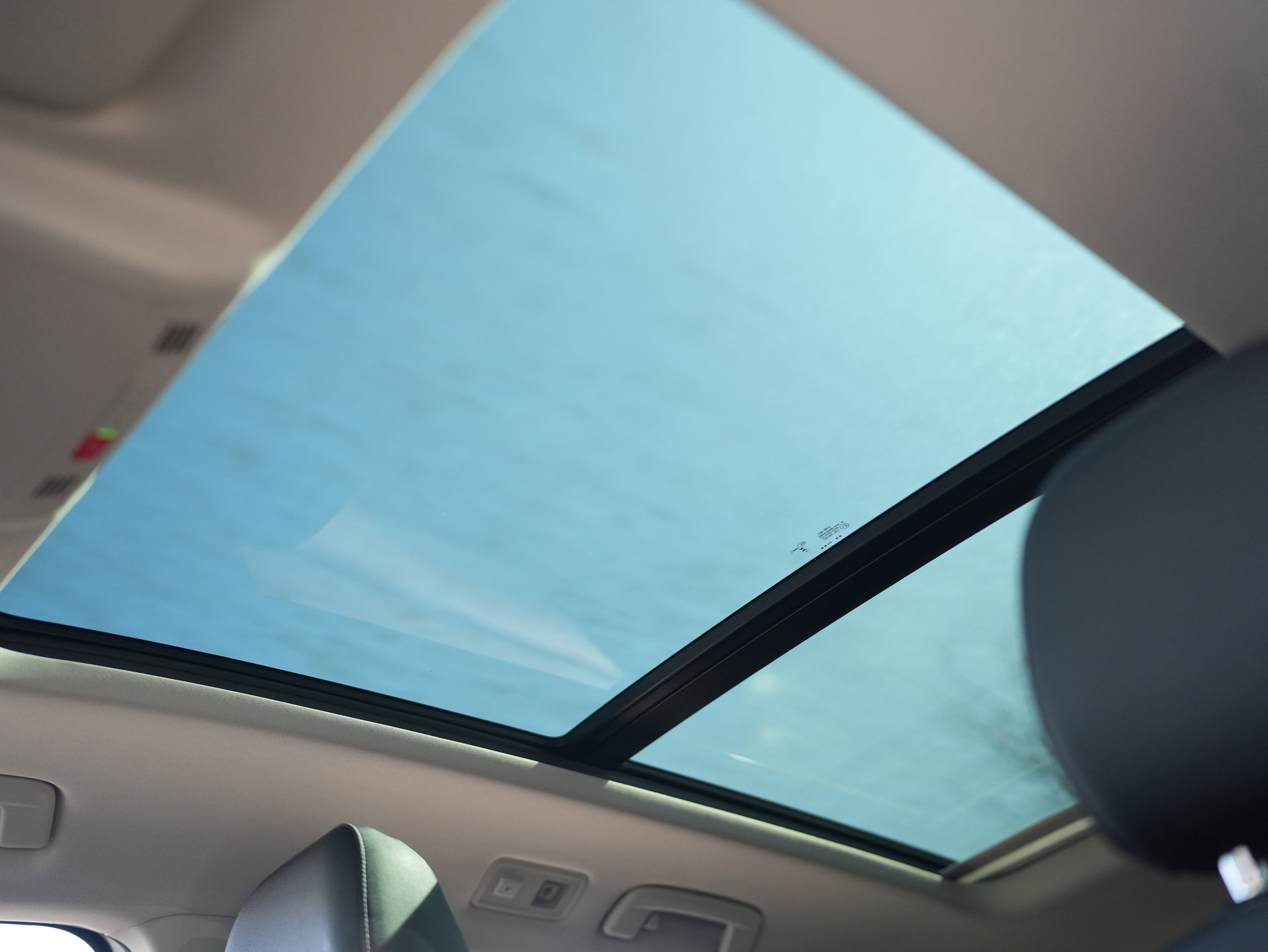 Used 2023 Volkswagen Taos SE w/ Panoramic Sunroof Package image 19