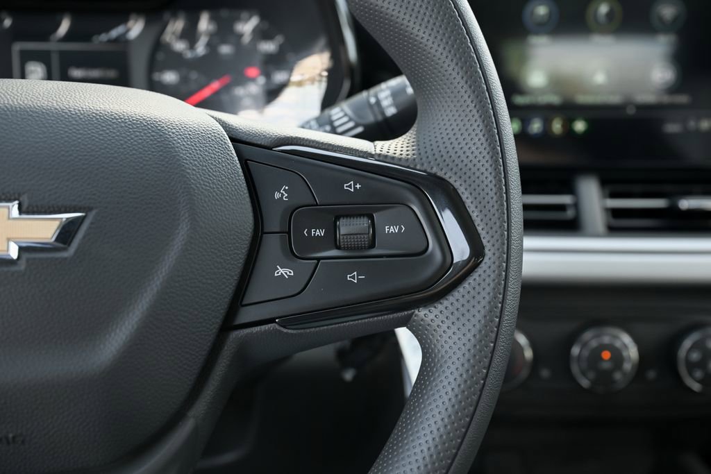 New 2026 Chevrolet Trax LS w/ LS Convenience Package FWD image 20