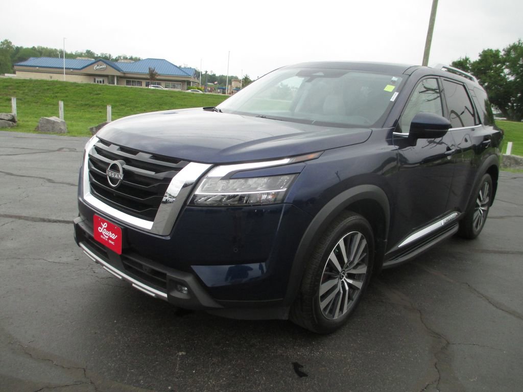 Used 2022 Nissan Pathfinder Platinum w/ Lighting Package (N93) AWD/4WD image 11