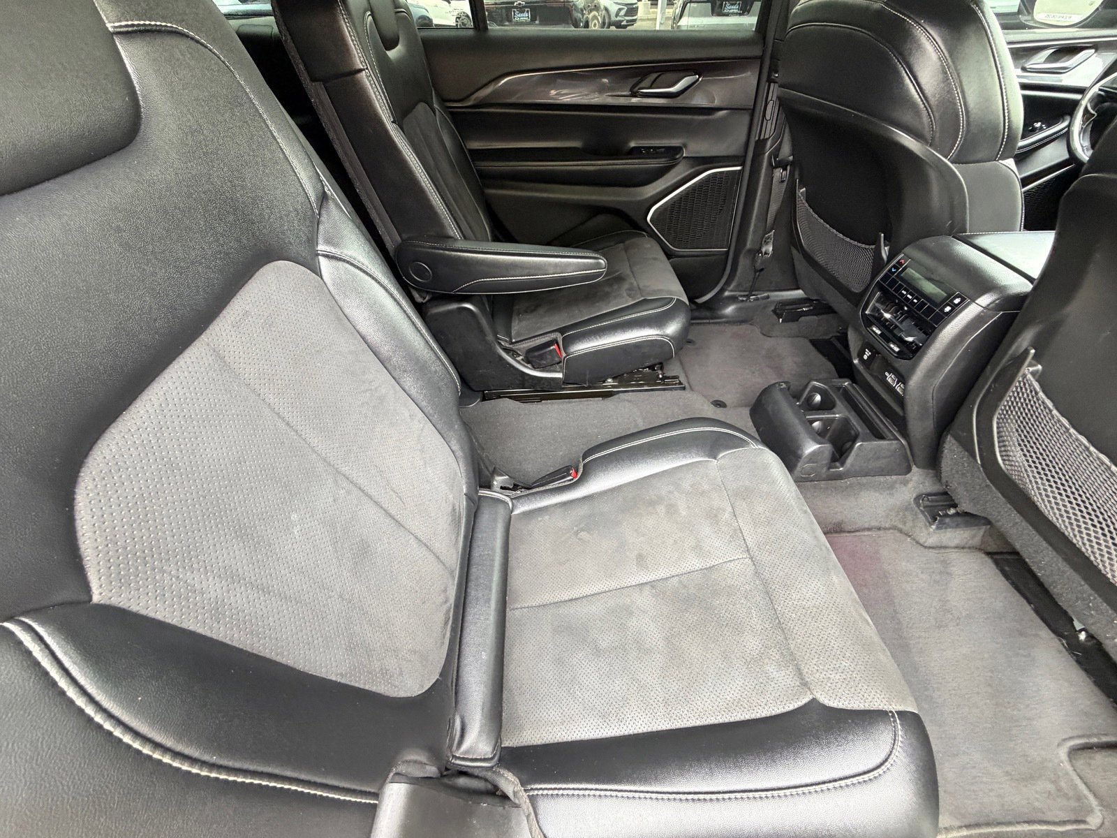 Used 2022 Jeep Grand Cherokee L Laredo AWD/4WD image 12