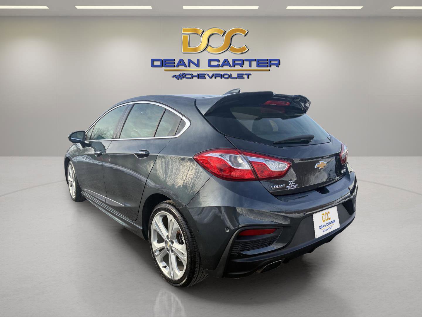 Used 2018 Chevrolet Cruze Premier FWD image 4