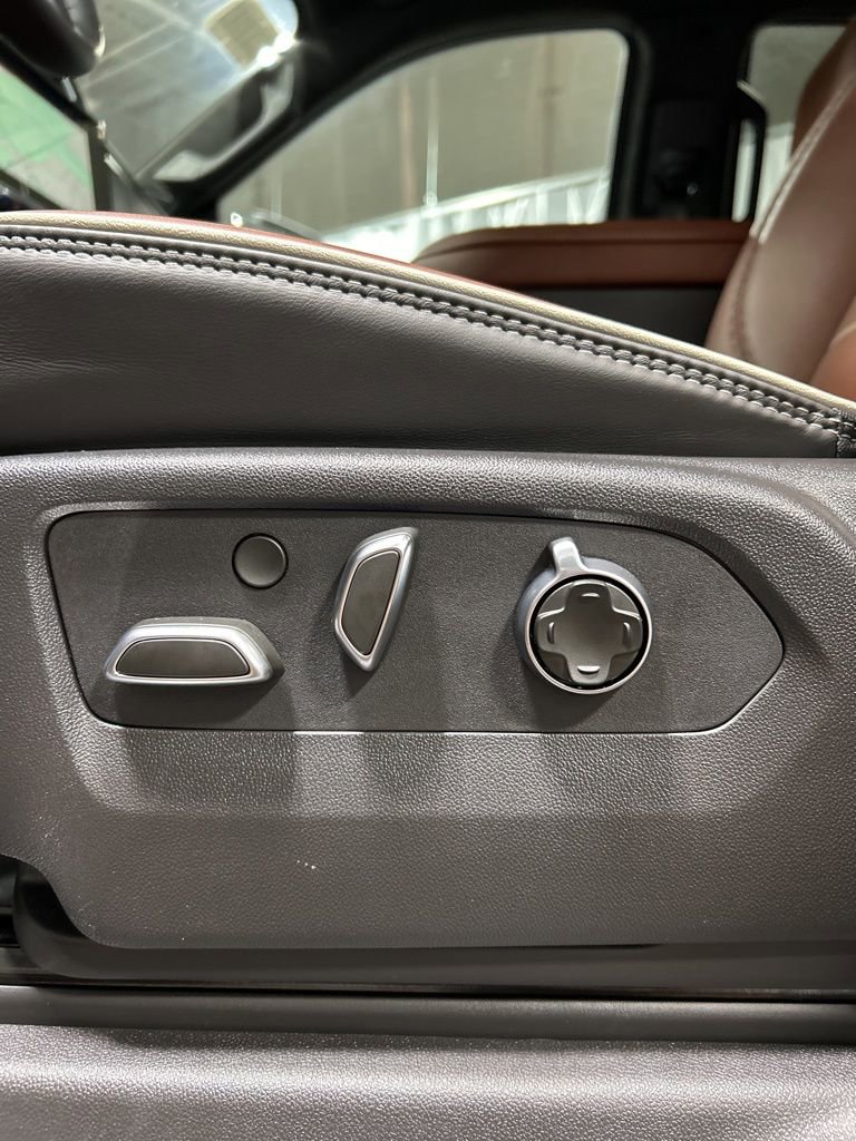 New 2025 GMC Sierra 2500 Denali Ultimate w/ Max Trailering Package image 28