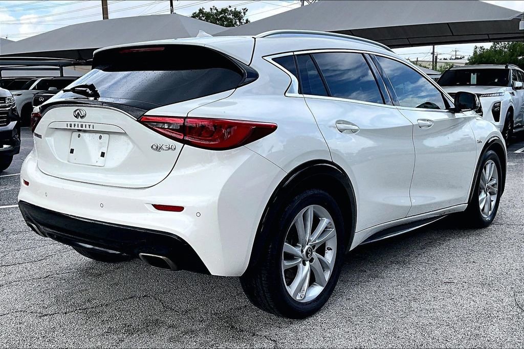 Used 2018 INFINITI QX30 Premium w/ Navigation Package FWD image 8