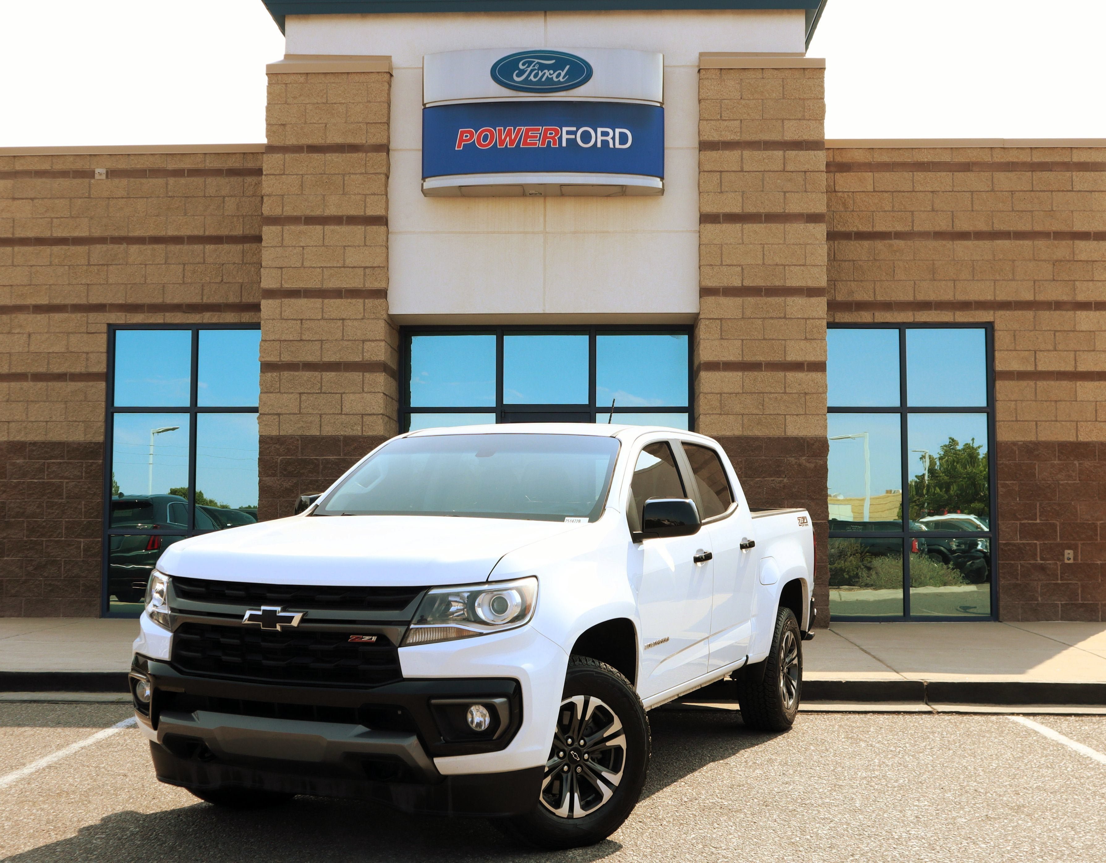 Used 2022 Chevrolet Colorado Z71 AWD/4WD image 2