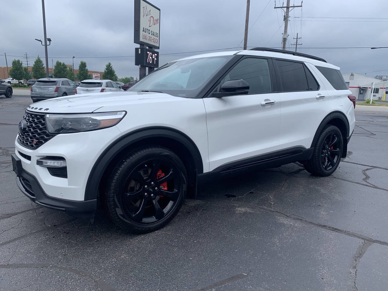 Used 2024 Ford Explorer ST w/ Technology Package image 5