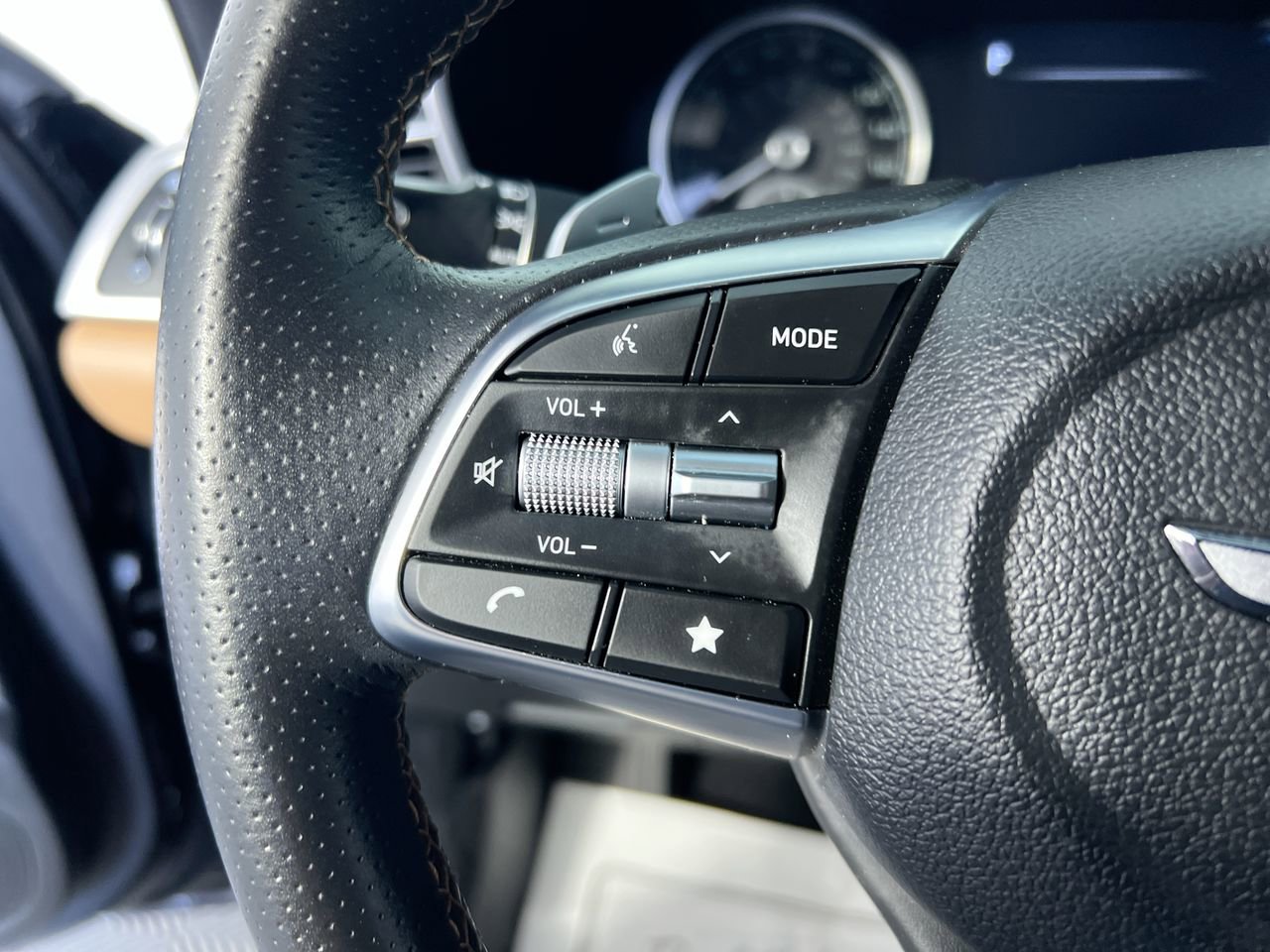 Used 2022 Genesis G70 3.3T RWD image 16