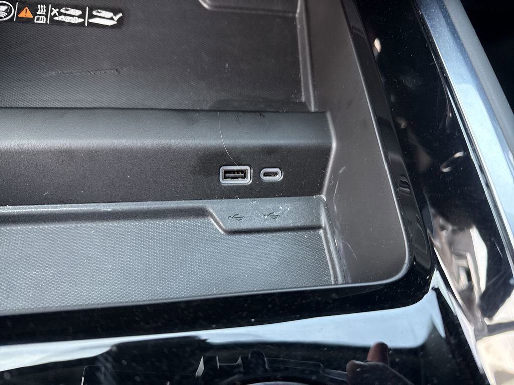 Used 2025 Chevrolet Suburban Premier AWD/4WD image 35