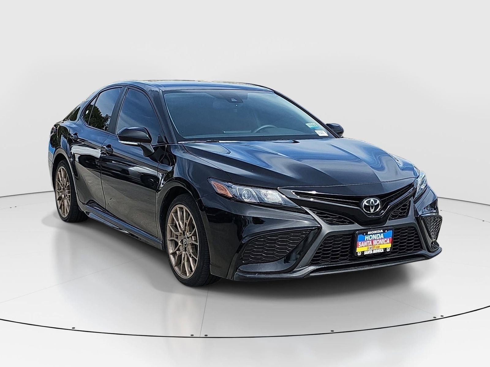 Used 2024 Toyota Camry SE w/ Convenience Package FWD image 3