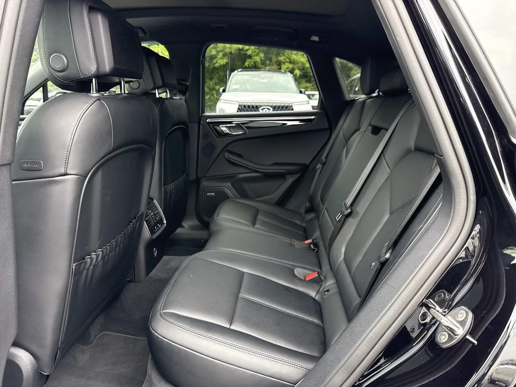 Used 2025 Porsche Macan AWD/4WD image 17