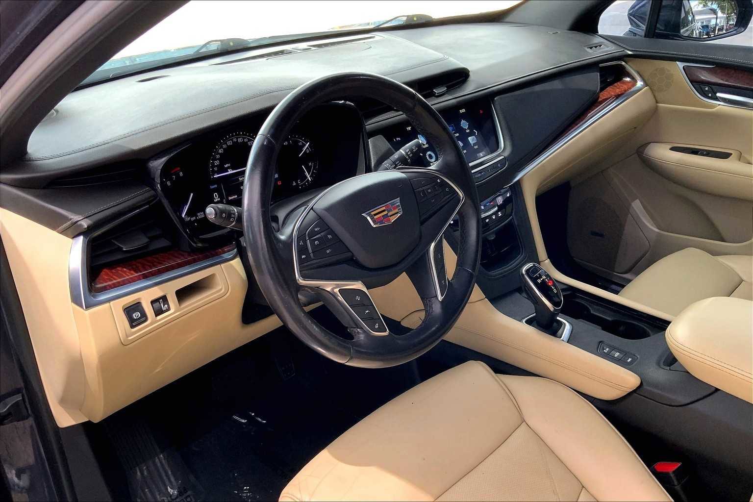 Used 2018 Cadillac XT5 Luxury w/ Driver Awareness Package image 32