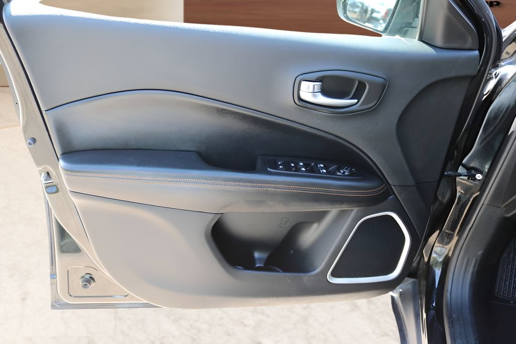 Used 2019 Jeep Compass Limited AWD/4WD image 12
