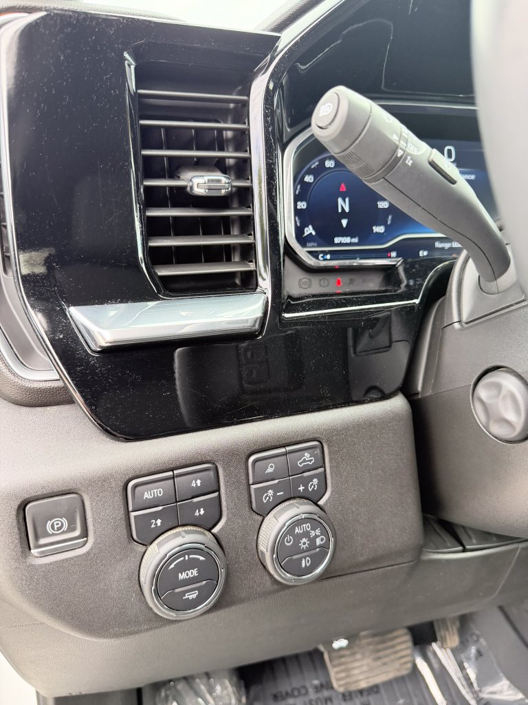 Used 2024 Chevrolet Silverado 1500 LTZ AWD/4WD image 9