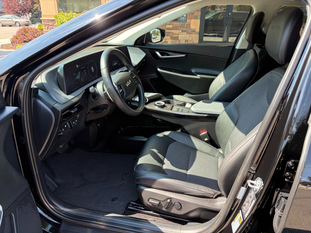 Used 2024 Kia EV6 Light AWD/4WD image 4