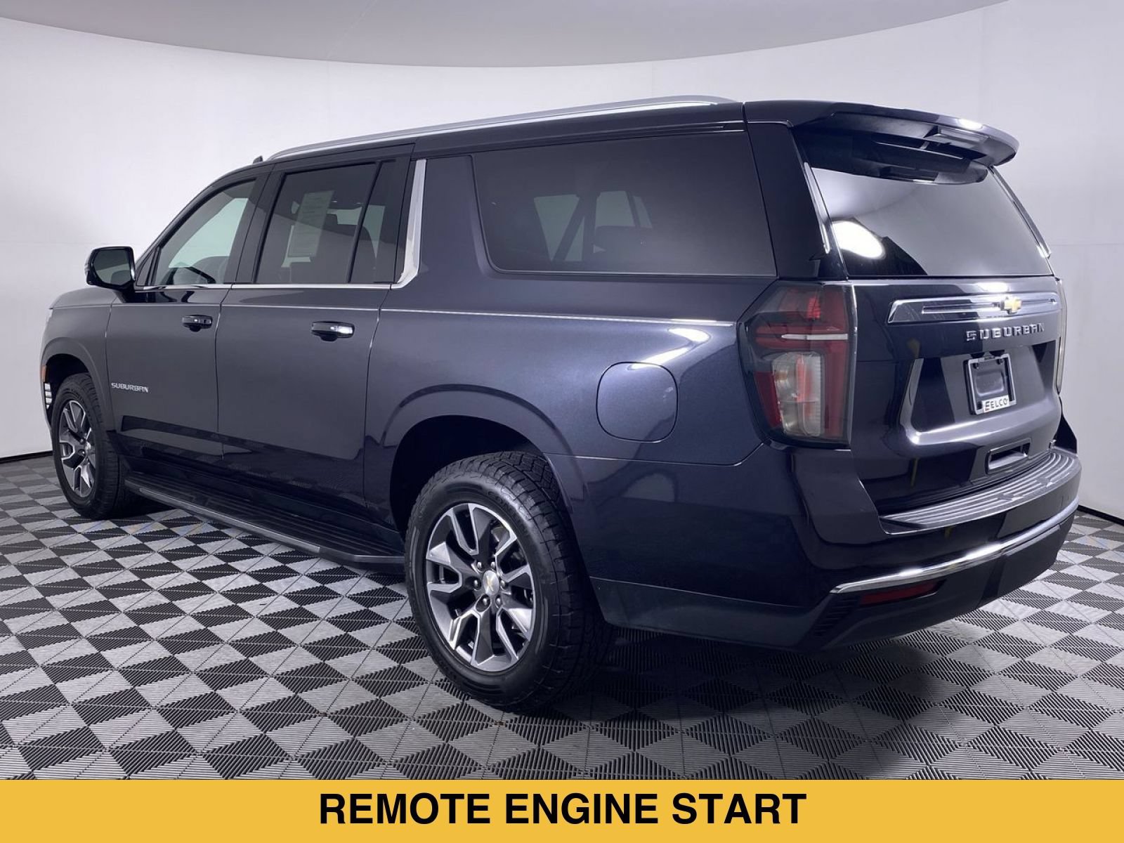 Certified 2022 Chevrolet Suburban LT w/ Luxury Package AWD/4WD image 18