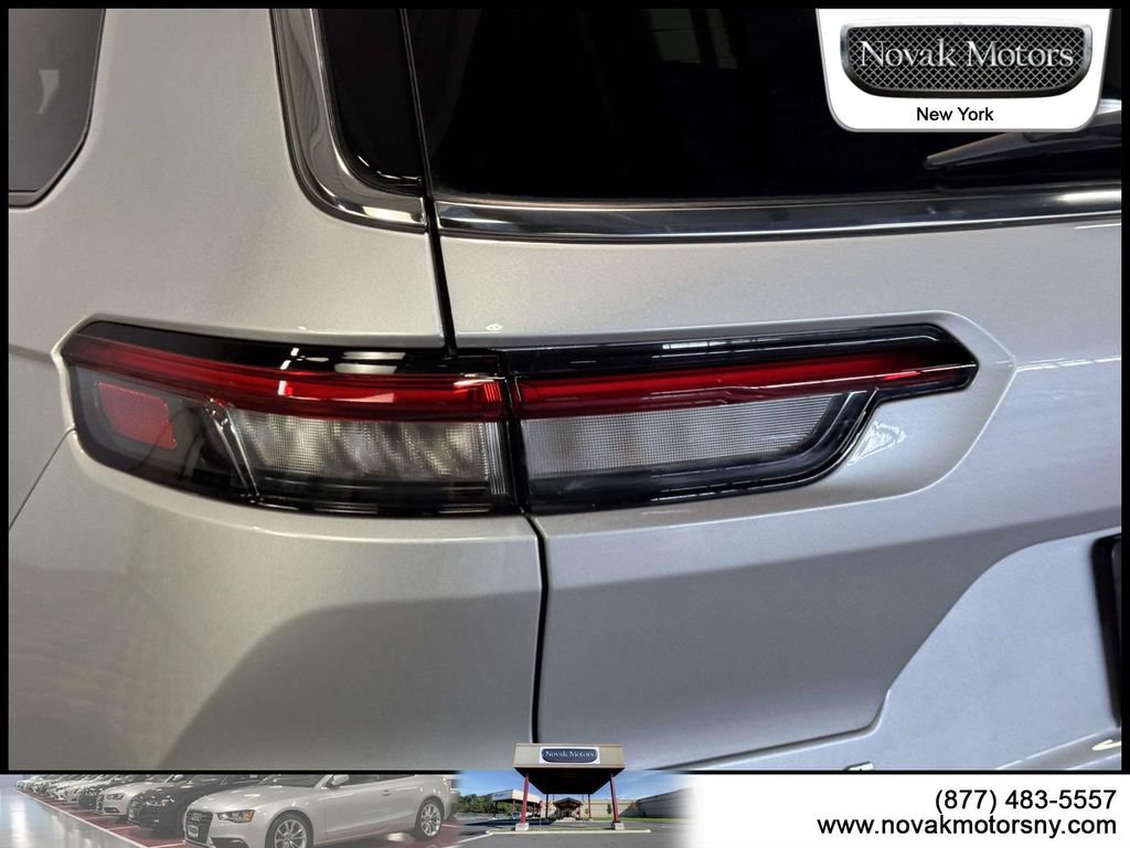 Used 2023 Jeep Grand Cherokee L Limited AWD/4WD image 8