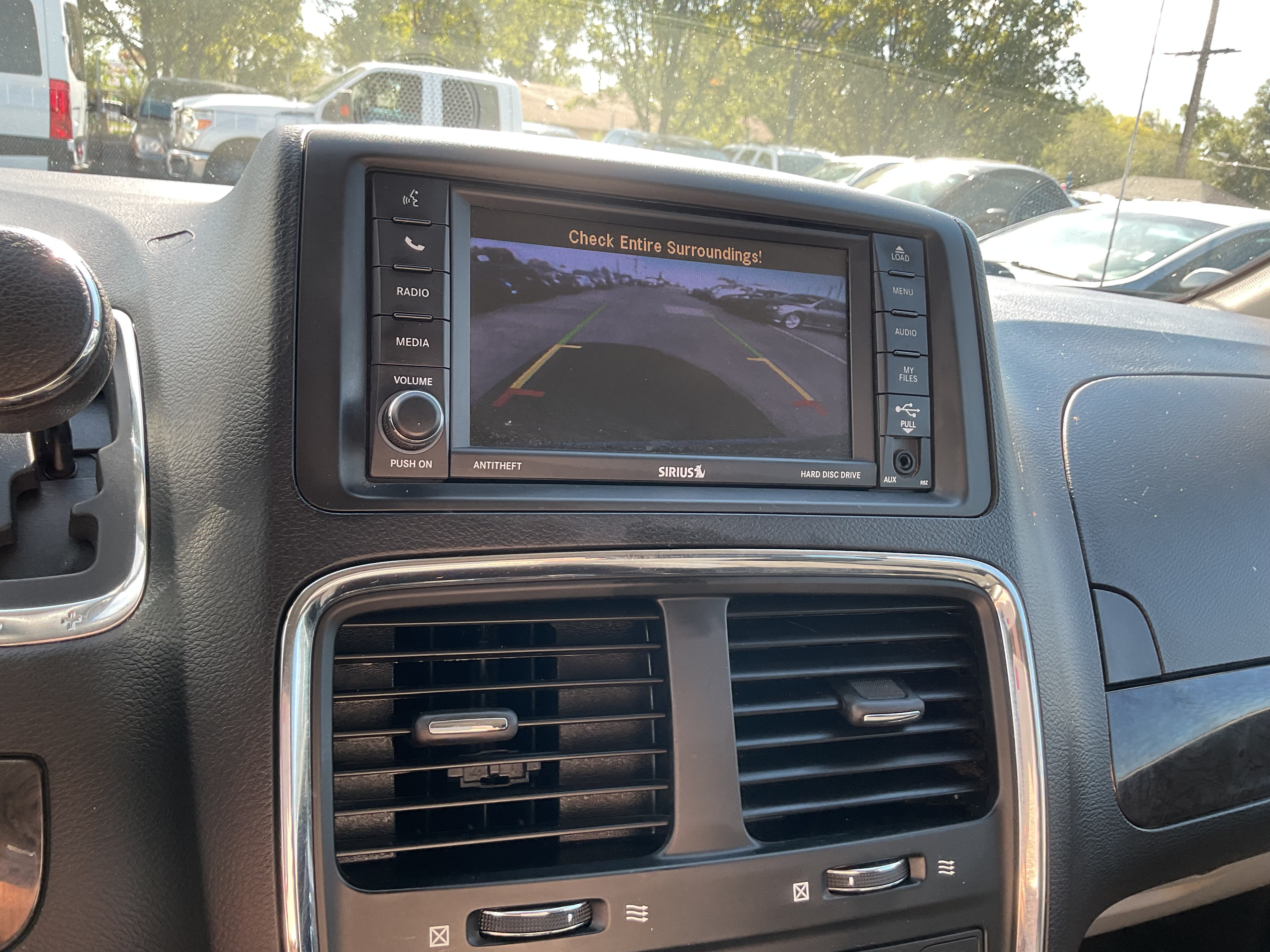Used 2020 Dodge Grand Caravan SE w/ UConnect Hands-Free Group FWD image 17